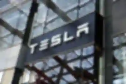 Tesla smanjila plan ulaganja za petinu